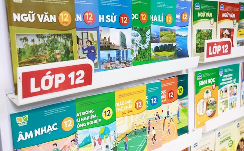 Cung cấp một bộ sách giáo khoa toàn quốc từ năm học 2026-2027, miễn phí từ năm 2030