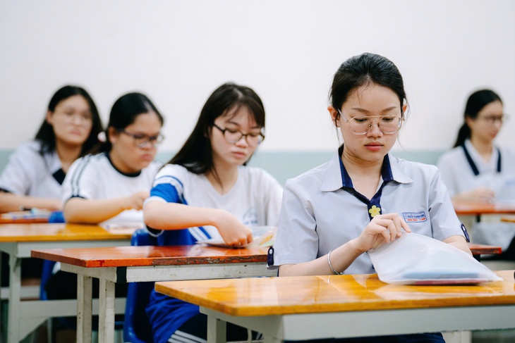tổ chức thi tốt nghiệp THPT trên máy tính vào năm 2027