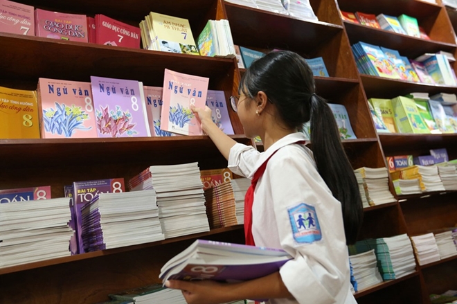 Cung cấp một bộ sách giáo khoa toàn quốc từ năm học 2026-2027, miễn phí từ năm 2030